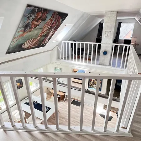 Arty House, 2 ホテル
