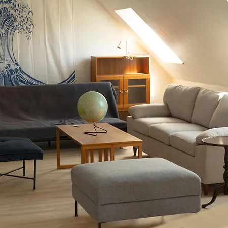 Arty House, 2 ホテル
