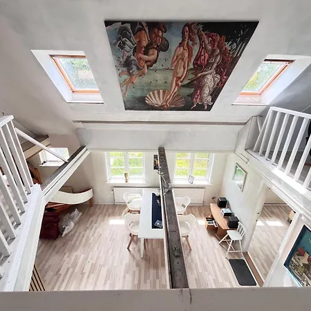Arty House, 2 ホテル